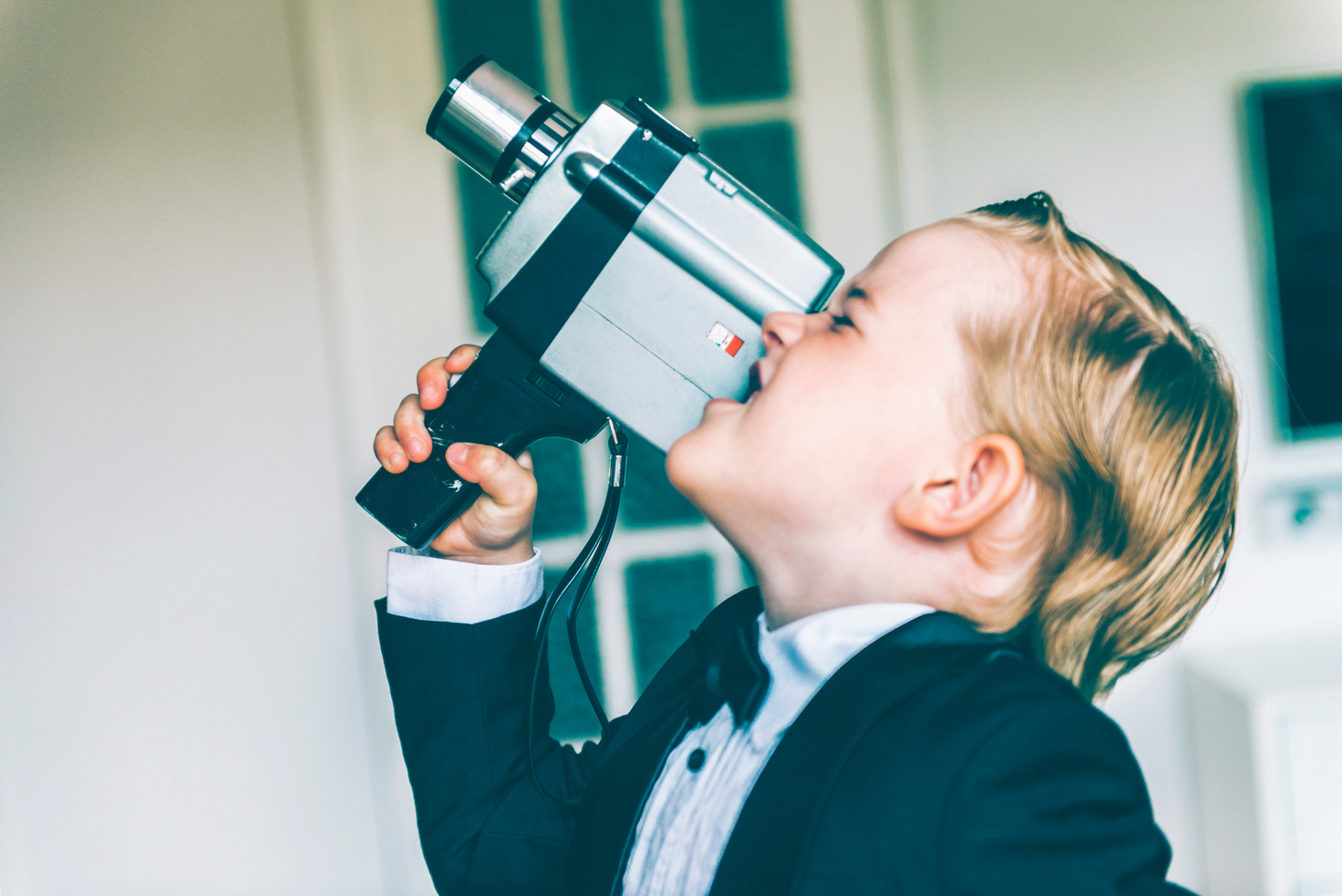Child shoots a video with old movie camera